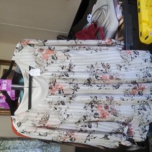 C22 - Roz & Ali Top - Cream Floral - B 25, L28